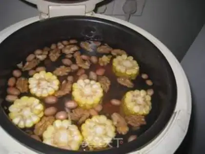 Make Pork walnut bone soup step 5