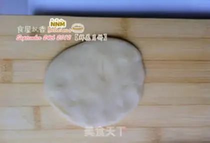 Make Rose flower mooncake step 6