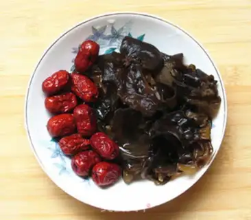 Make Blackwood, red-eared date soup step 0