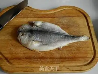 Make The yellow fish step 1