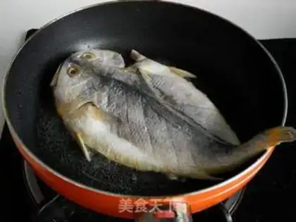 Make The yellow fish step 3