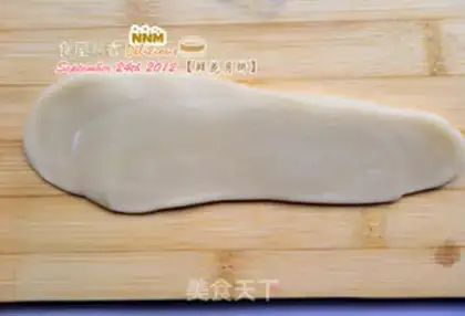 Make Rose flower mooncake step 9