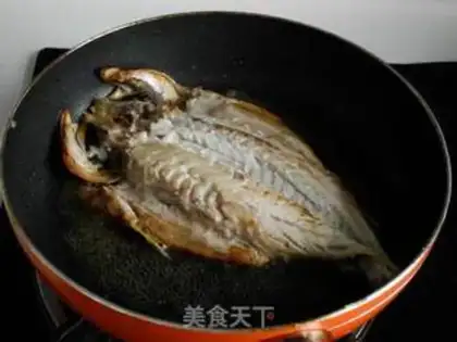 Make The yellow fish step 4