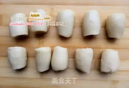 Make Rose flower mooncake step 11