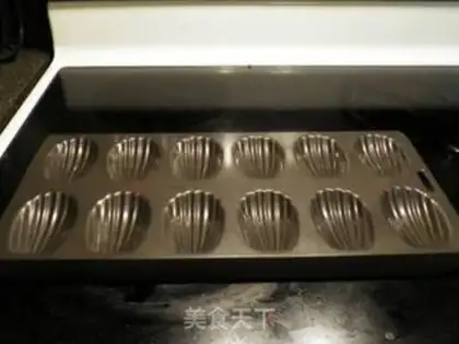 Make Wine heart chocolate Madeleine step 6