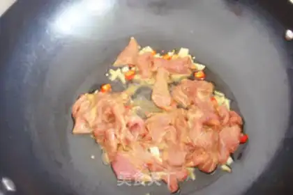 Make Sour cucumber fried meat step 4