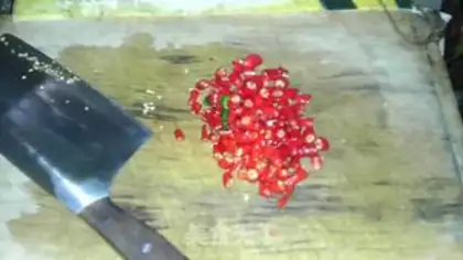 Make Spicy beef sauce step 1