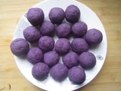 Make A wide range of potato moon cakes step 10