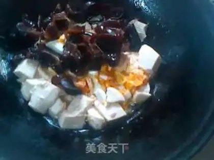 Make Blackwood, salted eggs, tofu step 2