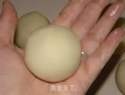 Make A milky ice-cream mooncake step 8