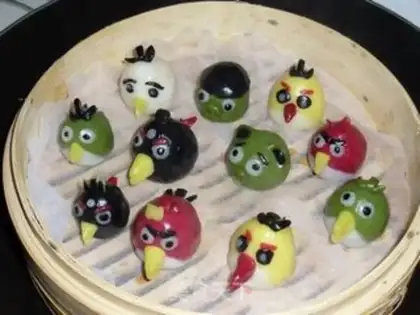 Make Angry little bird riceballs step 12