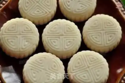 Make A milky ice-cream mooncake step 12