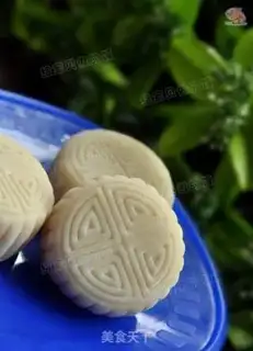 Make A milky ice-cream mooncake step 14