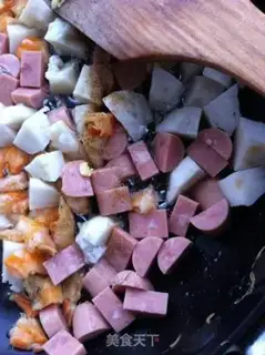 Make The seafood is fried step 2
