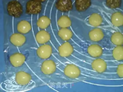Make Change the ham mooncake step 3