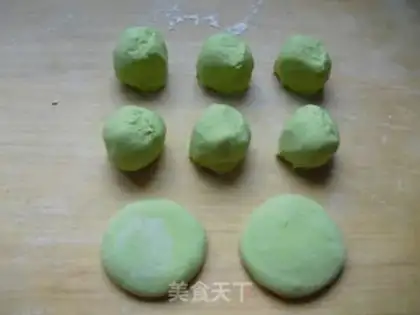 Make A leaf clip step 1