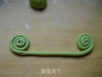 Make Butterfly buns step 3