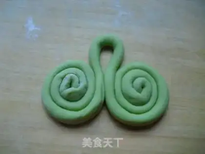Make Butterfly buns step 4