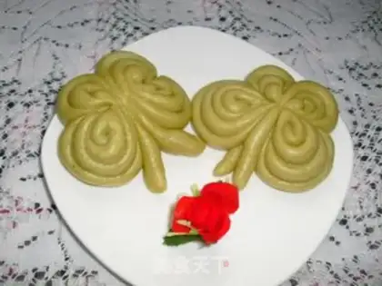 Make Butterfly buns step 7