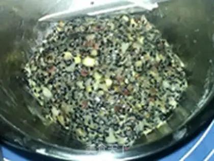 Make Black sesame ham mooncake step 4