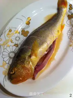 Make Ham steamed yellow fish step 1
