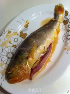 Make Ham steamed yellow fish step 2
