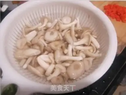 Make Mushroom pea shrimp soup step 5