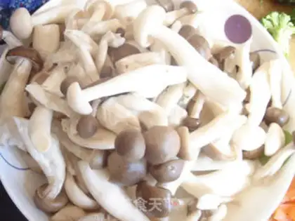 Make Twin mushrooms and broccoli step 1