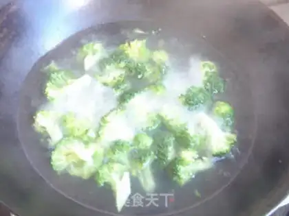 Make Twin mushrooms and broccoli step 3
