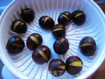 Make Microwave candy chestnuts step 5