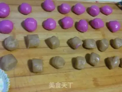Make Rose ice-cream mooncake step 14