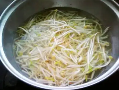 Make The green bean sprouts step 2