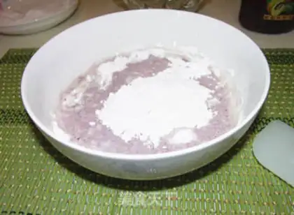 Make Five ice cream mooncakes step 2