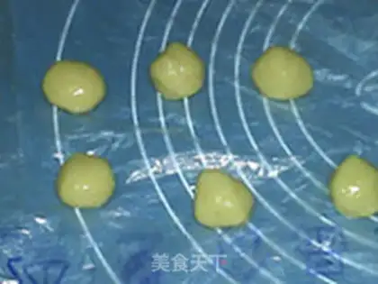 Make Blueberry mooncake step 1