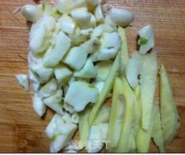 Make Pry pepper fried sausage step 1