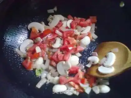 Make Tomato mushroom pasta step 6