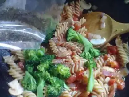 Make Tomato mushroom pasta step 10
