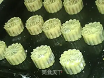 Make Blueberry mooncake step 10