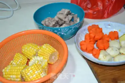 Make Carrot corn ribs soup step 0