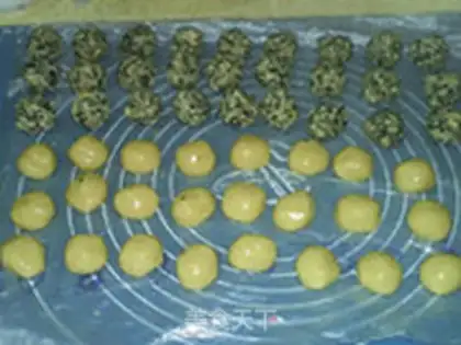 Make Twin moon cakes step 8