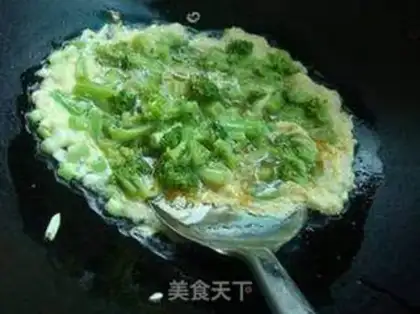 Make Eggs and broccoli step 6