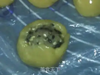 Make Twin moon cakes step 11