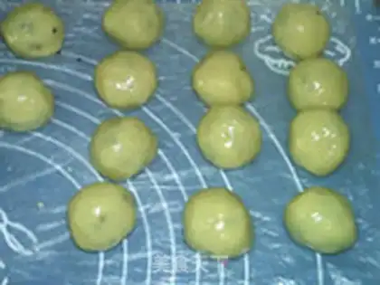 Make Twin moon cakes step 12