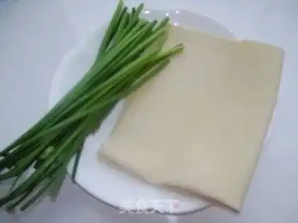 Make Hot sauce and tofu skin step 0