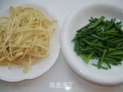 Make Hot sauce and tofu skin step 1