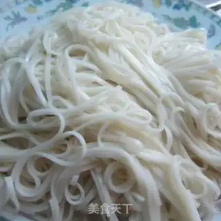 Make Spicy rice noodles step 2