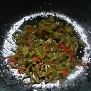 Make Spicy rice noodles step 4