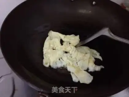 Make Red mushroom egg soup step 2