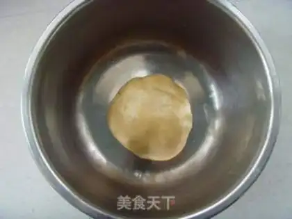 Make The egg yolk mooncake step 3