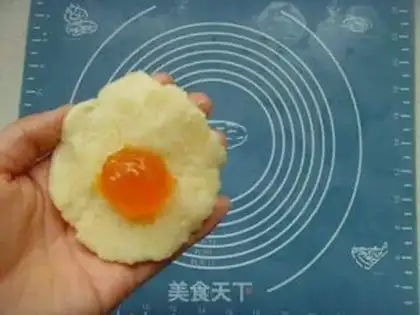 Make The egg yolk mooncake step 11